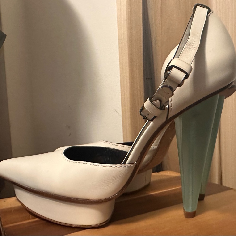 PreLoved Calvin Klein Collection Cream pumps & Turquoise heals 🔥 Size 38